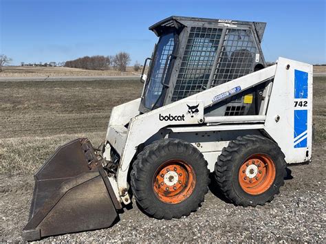 722 bobcat skid steer specs|742 bobcat skid steer.